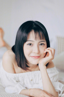 两腿间花蒂被吸得肿了视频